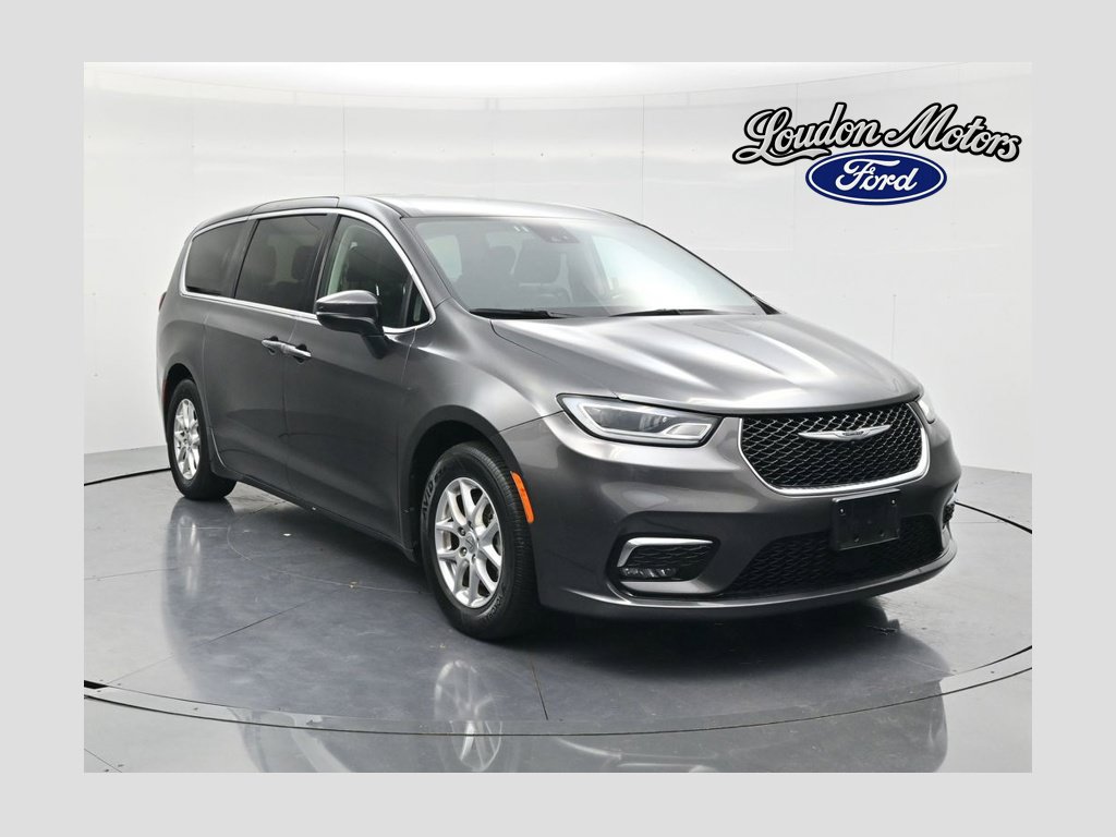Used 2023 Chrysler Pacifica Touring-L FWD image 1