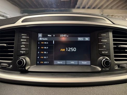 Certified 2020 Kia Sorento S image 17