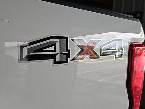 Used 2019 Ford F250 XLT w/ XLT Premium Package AWD/4WD image 4