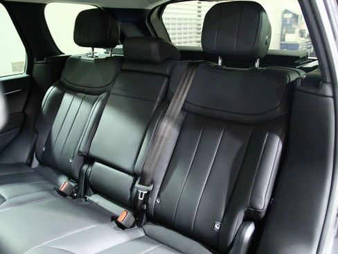 Used 2025 Land Rover Range Rover SE image 27