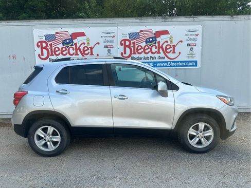 Used 2017 Chevrolet Trax LT w/ LT Convenience Package image 2