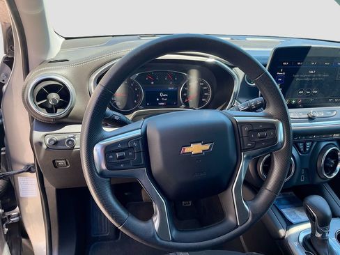 Used 2025 Chevrolet Blazer LT AWD/4WD image 11