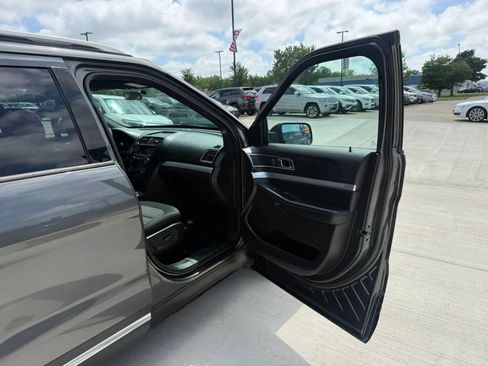 Used 2017 Ford Explorer XLT AWD/4WD image 24