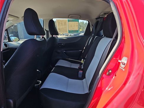 Used 2012 Toyota Yaris L image 17