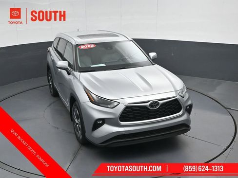 Used 2022 Toyota Highlander XLE AWD/4WD image 52