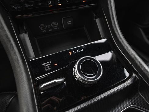 Used 2024 Jeep Grand Cherokee L Limited w/ Luxury Tech Group II image 17