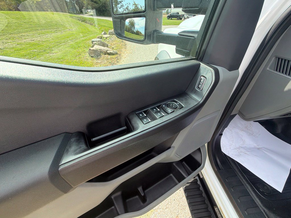 Used 2024 Ford F550 4x4 Crew Cab Super Duty image 25
