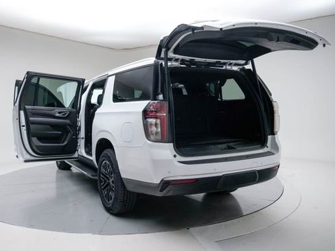 Used 2021 Chevrolet Suburban LT image 19