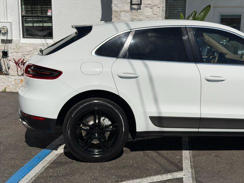 Used 2015 Porsche Macan S image 16