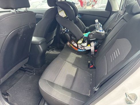 Used 2019 Kia Forte S FWD image 7