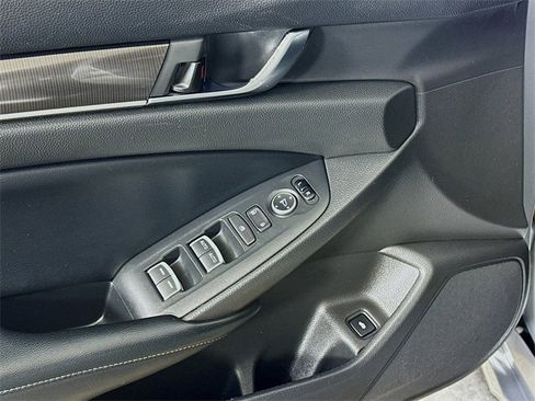 Used 2018 Honda Accord Sport image 17