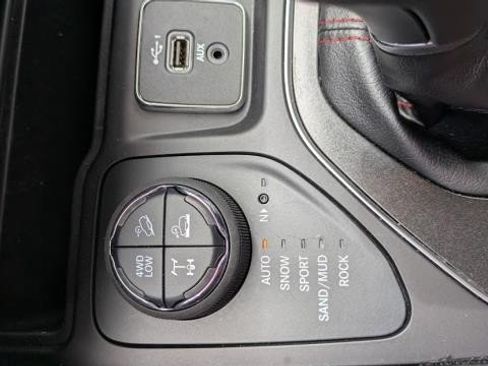 Used 2021 Jeep Cherokee Trailhawk AWD/4WD image 18