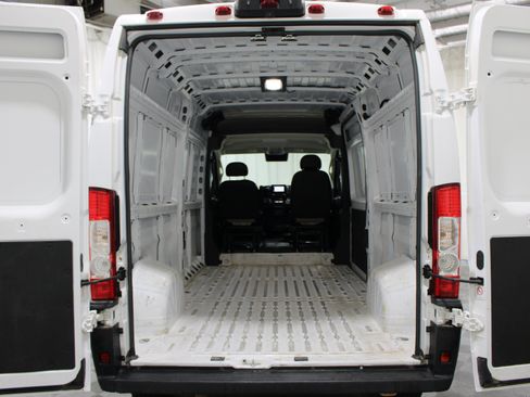 Used 2025 RAM ProMaster 2500 w/ Convenience Group FWD image 17