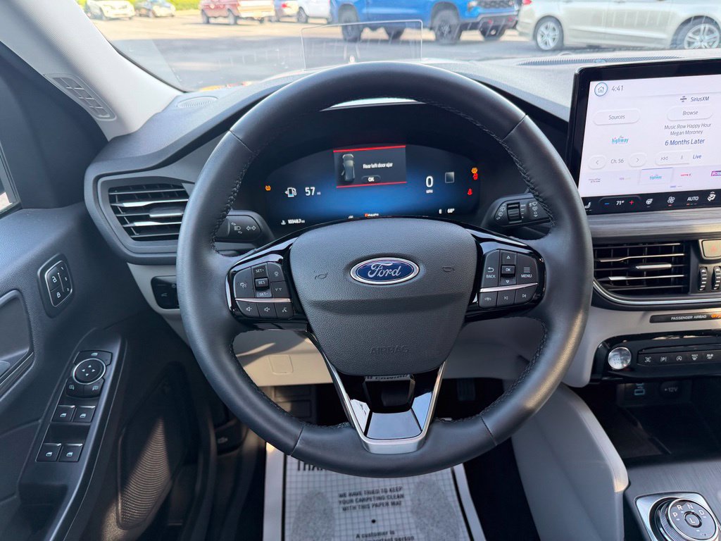 Used 2023 Ford Escape Platinum w/ Premium Technology Package AWD/4WD image 16