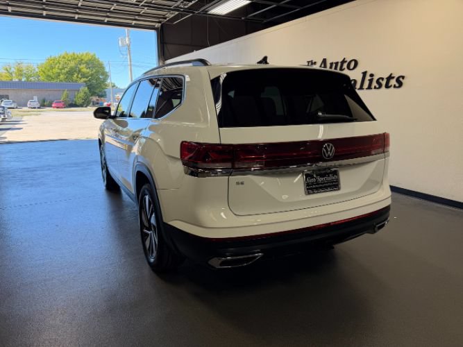 Used 2025 Volkswagen Atlas SE FWD image 3