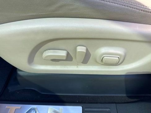 Used 2017 Nissan Titan SV AWD/4WD image 15
