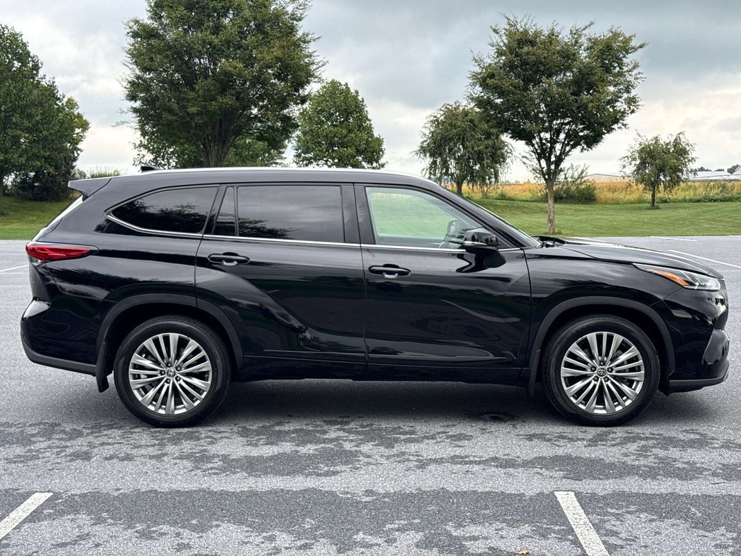 Used 2022 Toyota Highlander Platinum AWD/4WD image 9