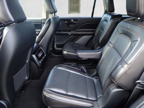 Used 2023 Lincoln Aviator Reserve image 10