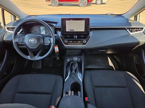 Used 2025 Toyota Corolla LE FWD image 18