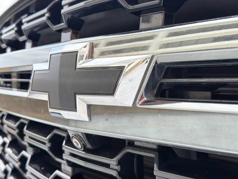 Used 2021 Chevrolet Tahoe Z71 w/ Luxury Package AWD/4WD image 15