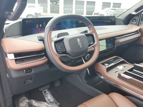New 2026 Lincoln Navigator Reserve AWD/4WD image 14