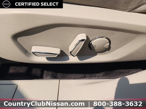 Used 2018 Ford Fusion SE FWD image 12