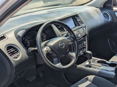 Used 2019 Nissan Pathfinder SV FWD image 12