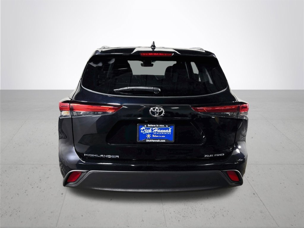 Used 2023 Toyota Highlander XLE AWD/4WD image 7