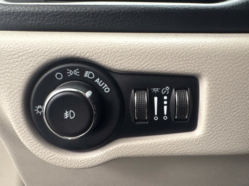 Used 2022 Chrysler Pacifica Touring-L FWD image 22