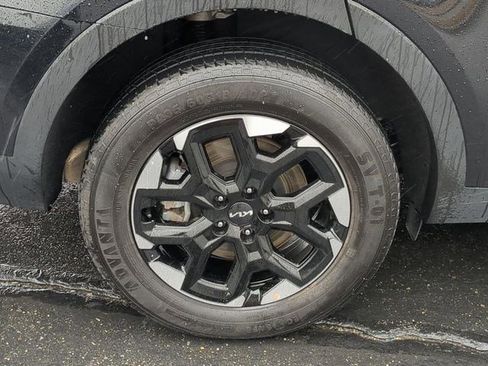 Certified 2024 Kia Sorento S image 13