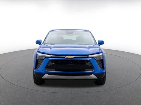 Used 2025 Chevrolet Blazer LT FWD image 2