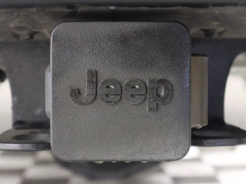 Used 2022 Jeep Wrangler Unlimited Sahara AWD/4WD image 41