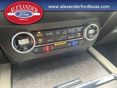 Used 2019 Ford Expedition Limited w/ Equipment Group 302A RWD image 28