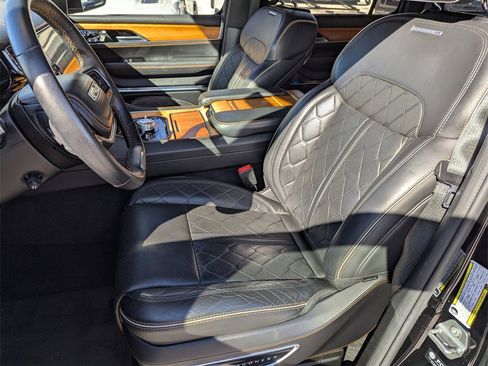 Used 2022 Jeep Grand Wagoneer Series III image 12