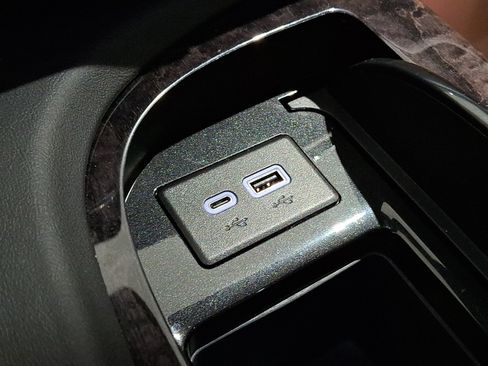 Certified 2023 Cadillac Escalade Premium Luxury AWD/4WD image 33