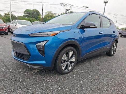 Used 2023 Chevrolet Bolt EUV LT w/ Convenience Package FWD image 3