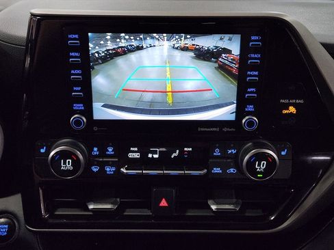 Used 2022 Toyota Highlander XLE FWD image 37