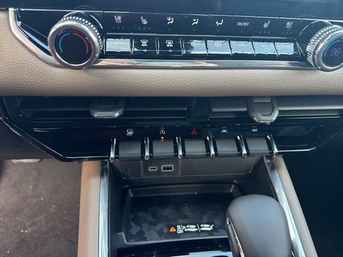 New 2026 GMC Canyon Denali w/ LPO, Denali Black Edition image 18