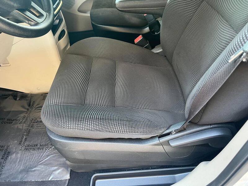 Used 2020 Dodge Grand Caravan SE w/ UConnect Hands-Free Group FWD image 18