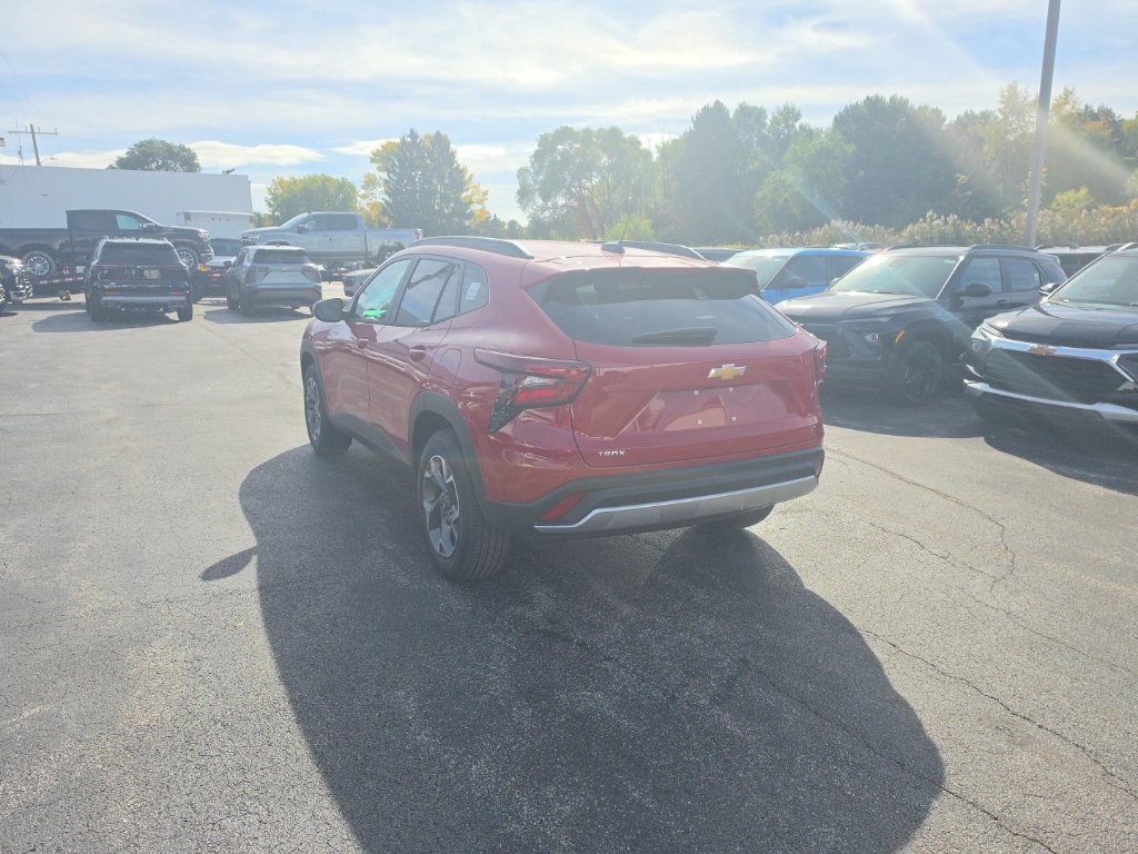 New 2026 Chevrolet Trax LT w/ Driver Confidence Package FWD image 5
