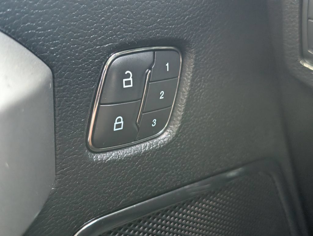 Used 2019 Ford F150 Lariat w/ Equipment Group 502A Luxury AWD/4WD image 11