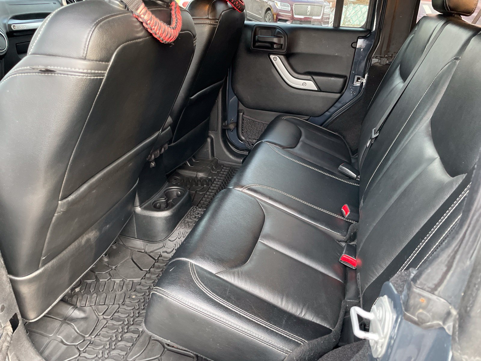 Used 2017 Jeep Wrangler Unlimited Sahara w/ Connectivity Group AWD/4WD image 9