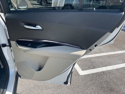 Certified 2022 Cadillac XT4 Luxury w/ Cold Weather Package image 36