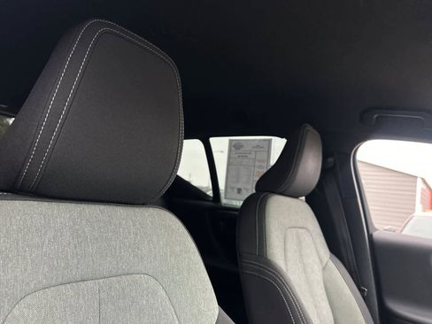 Used 2023 Volvo XC40 B4 Core w/ Convenience Package image 20