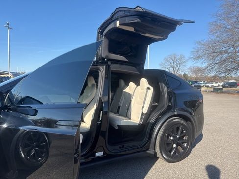 Used 2022 Tesla Model X image 22