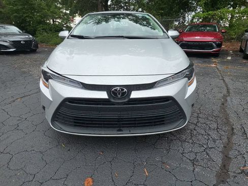 Used 2025 Toyota Corolla LE FWD image 2