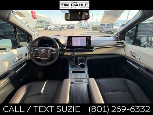 Used 2023 Toyota Sienna Platinum AWD/4WD image 2