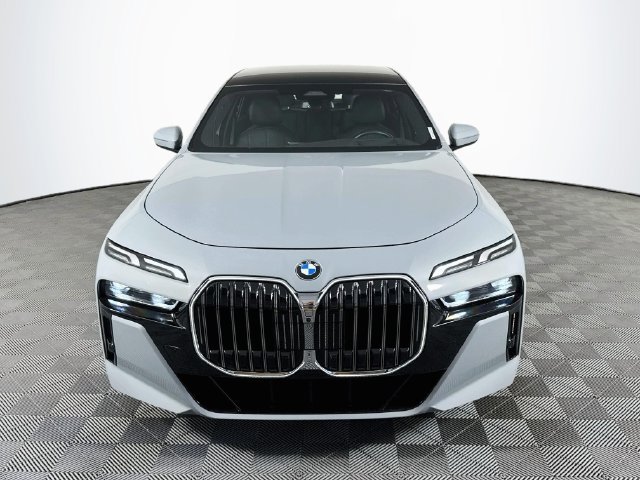 Used 2026 BMW 740i RWD image 2