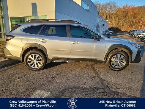 Used 2023 Subaru Outback Premium image 34