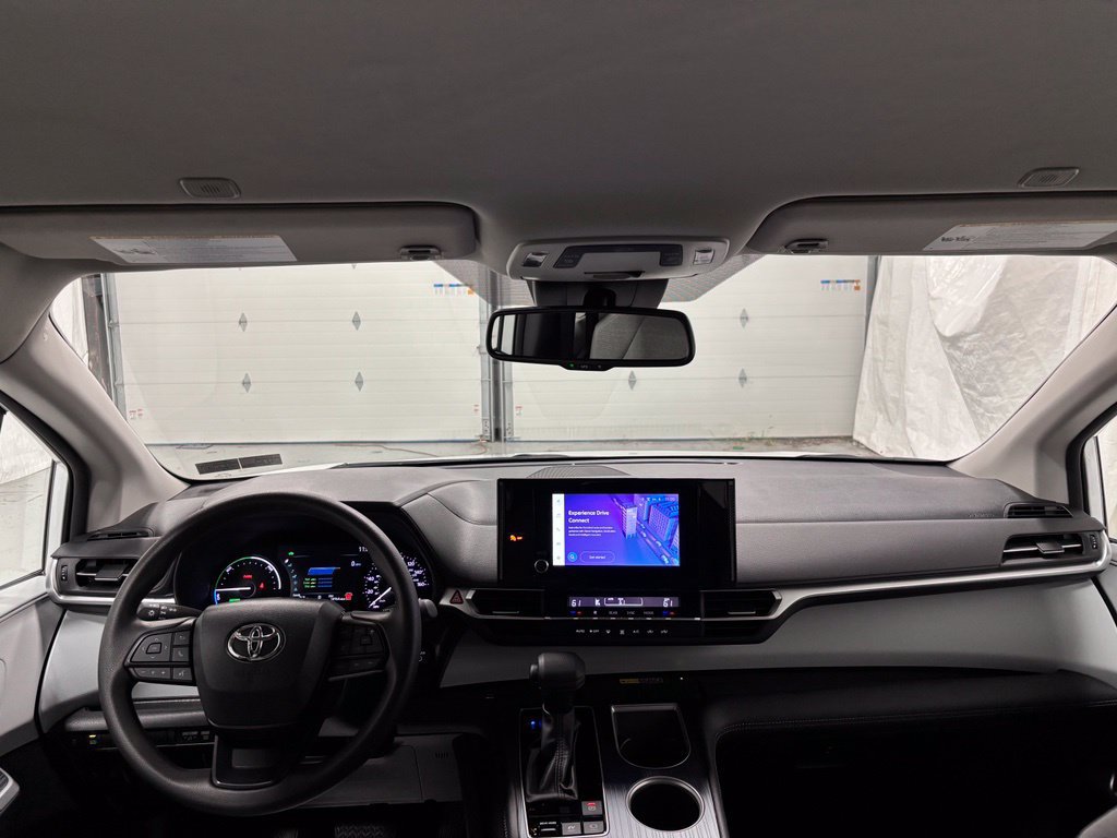 Used 2026 Toyota Sienna LE FWD image 45